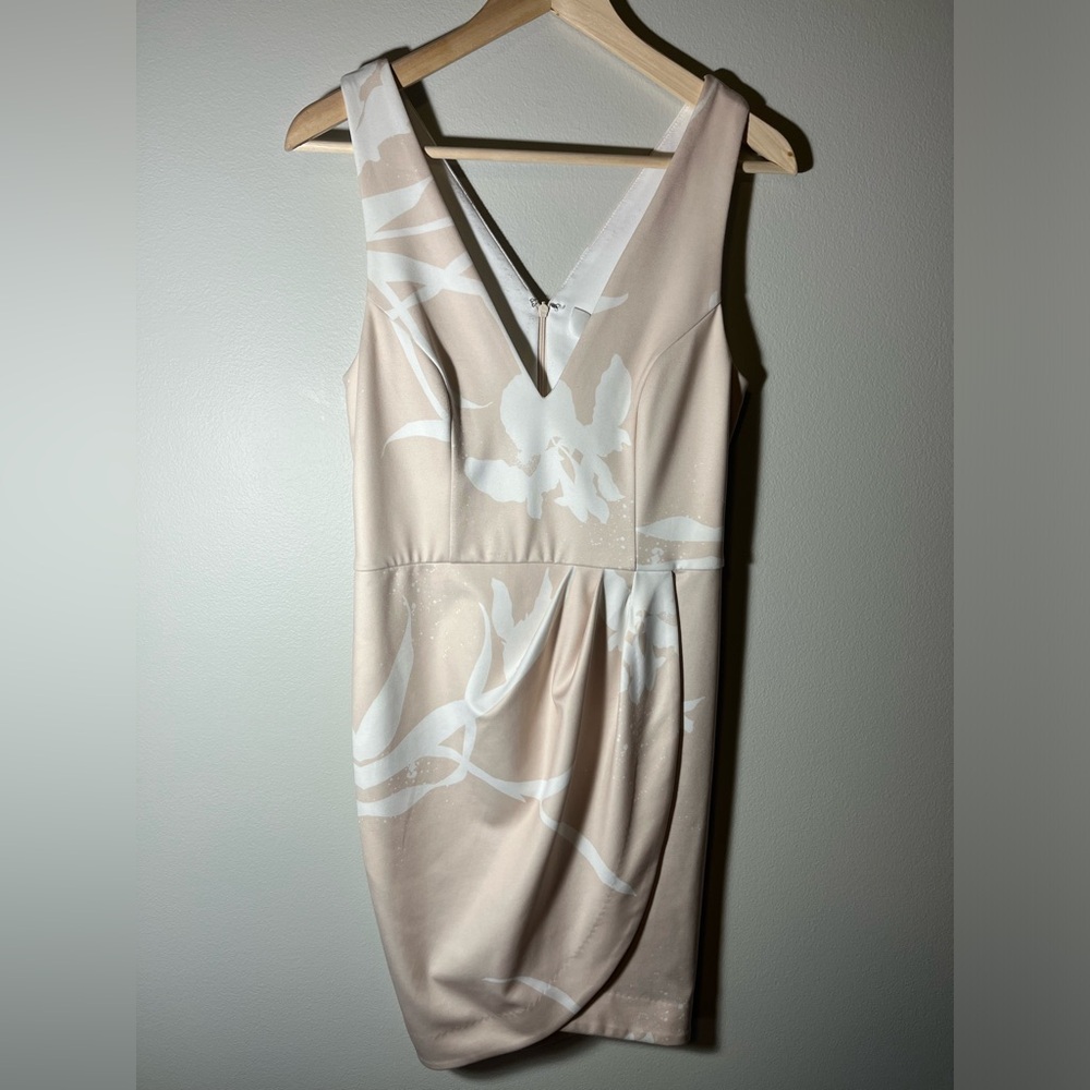 SHILLA White Cream Floral Faux Wrap Dress Size Medium Knee Length